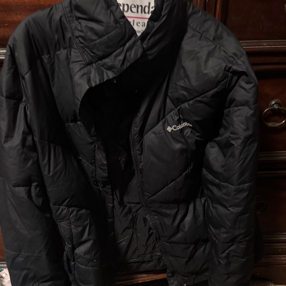 Columbia women’s Black Puffer Jacket